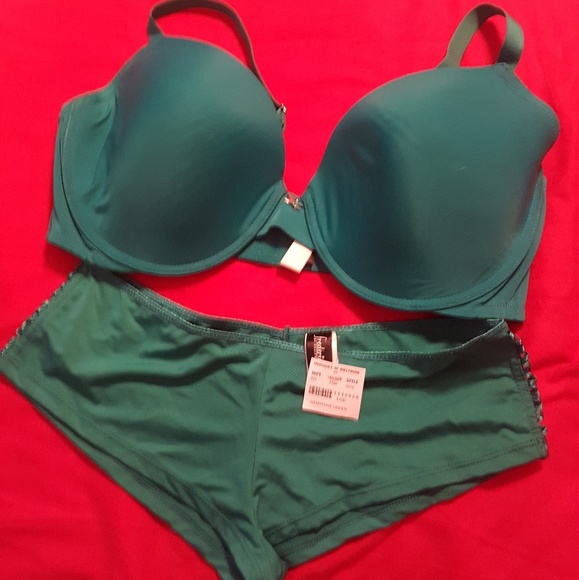 emerald green bra and panties